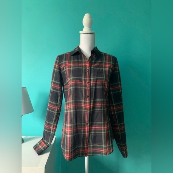 J Crew Women’s Perfect Fit Shirt Small - Picture 1 of 1